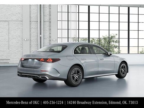 Used 2025 Mercedes-Benz E 350 Sedan image 21
