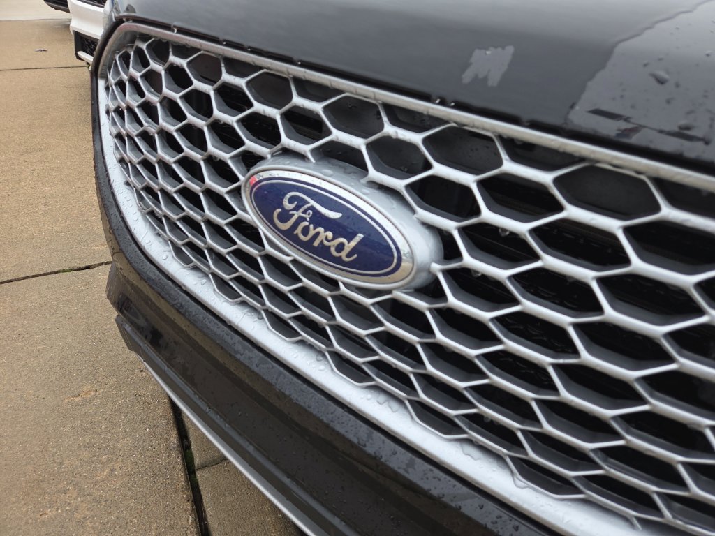 Certified 2024 Ford Edge SEL w/ Convenience Package AWD/4WD image 2