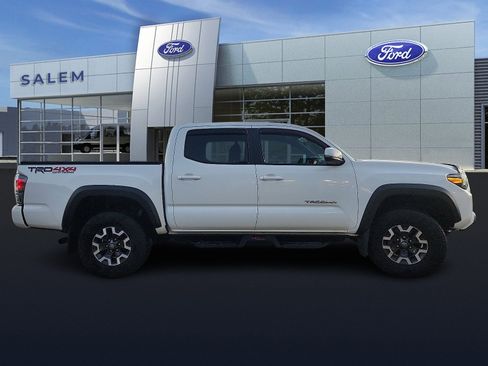 Used 2023 Toyota Tacoma TRD Off-Road image 3