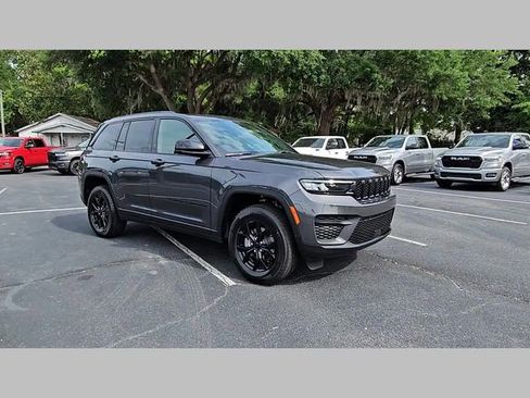 New 2025 Jeep Grand Cherokee Altitude image 16