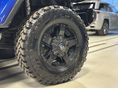 Used 2018 Jeep Wrangler Unlimited Sahara w/ Dual Top Group image 20