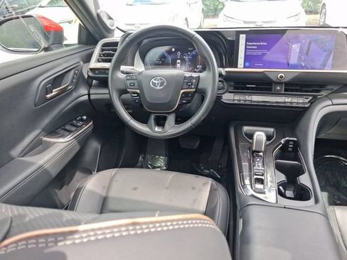 Used 2024 Toyota Crown AWD/4WD image 8