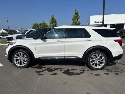 Used 2023 Ford Explorer Platinum w/ Technology Package AWD/4WD image 2