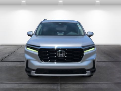 Certified 2025 Honda Pilot Touring image 6