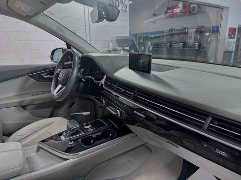 Used 2018 Audi Q7 3.0T Prestige w/ Prestige Package AWD/4WD image 33