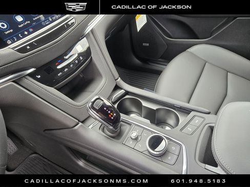 New 2026 Cadillac XT5 Luxury image 12