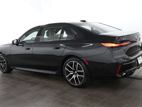 Used 2026 BMW 760i xDrive w/ Executive Package AWD/4WD image 3