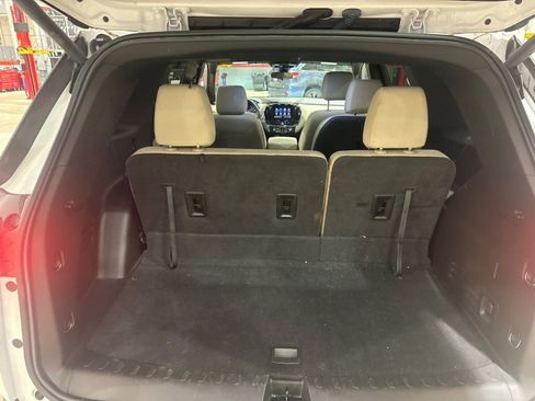 Used 2023 Chevrolet Traverse LT FWD image 44