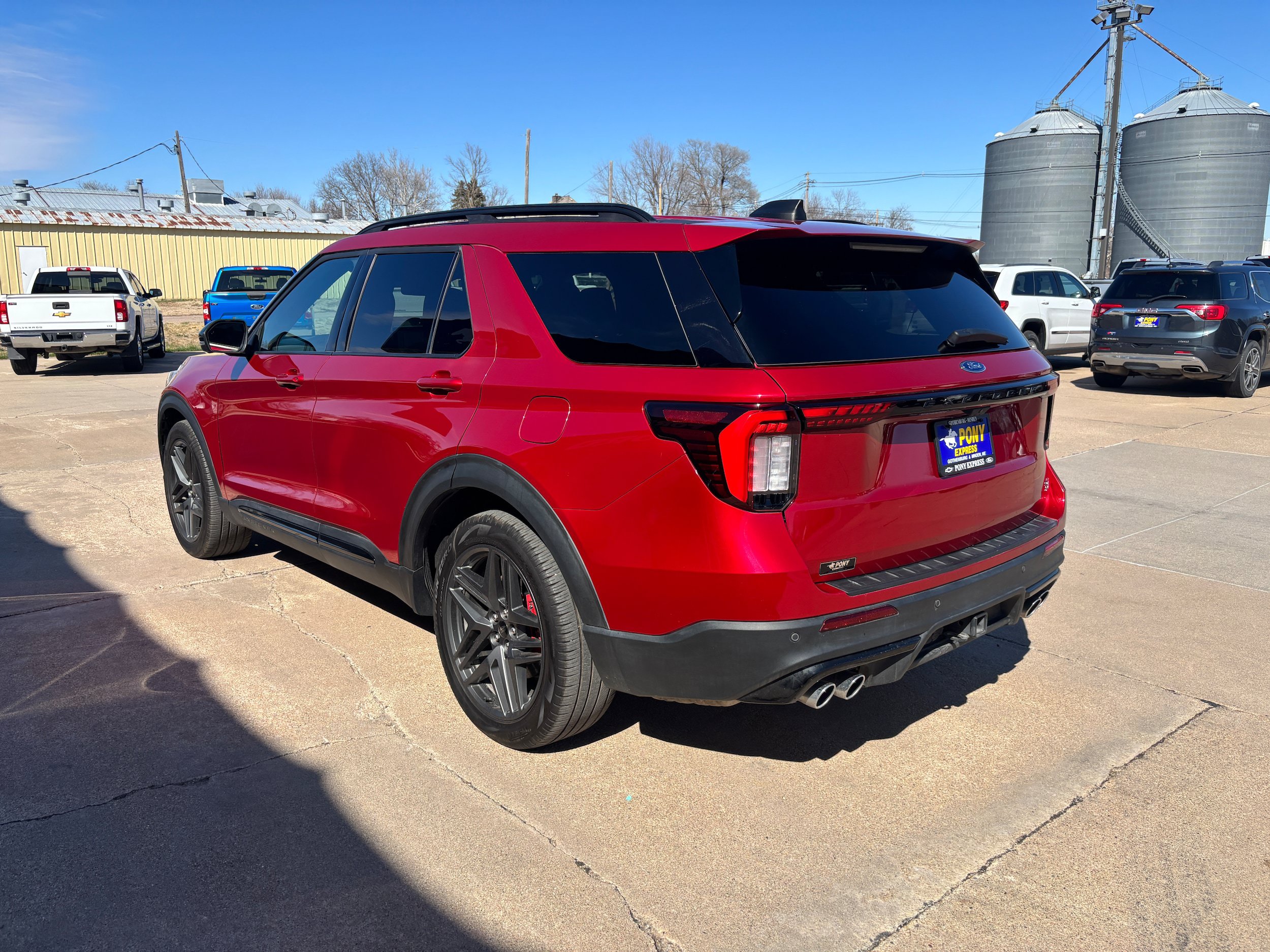 Used 2025 Ford Explorer ST AWD/4WD image 5