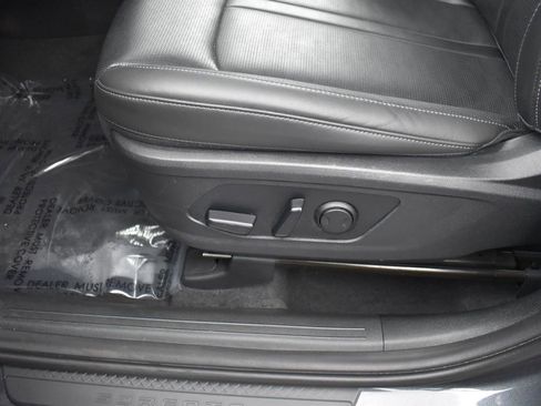 Used 2024 Kia Sorento S image 11