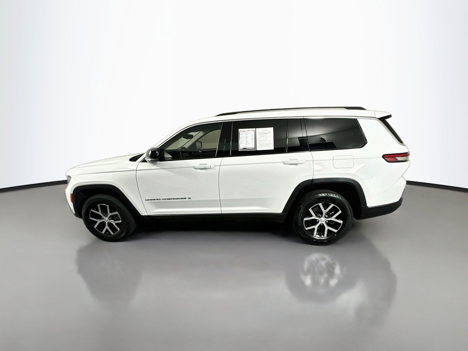 Used 2023 Jeep Grand Cherokee L Limited AWD/4WD image 4