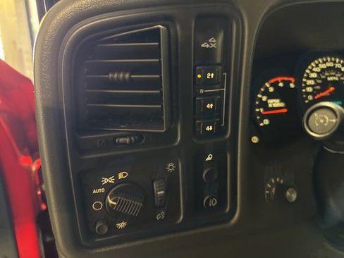 Used 2005 Chevrolet Silverado 2500 LS w/ Heavy-Duty Power Package image 20