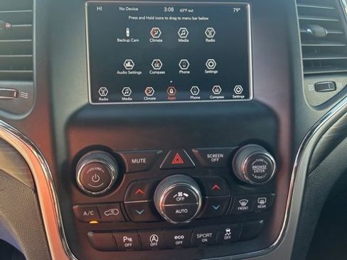 Used 2019 Jeep Grand Cherokee Laredo image 23