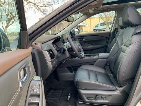 Used 2023 Nissan Rogue SL w/ SL Premium Package image 26