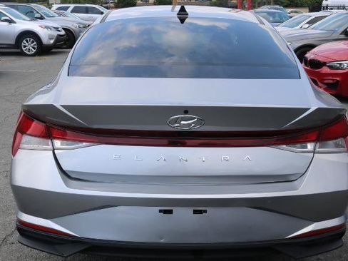 Used 2023 Hyundai Elantra SEL w/ Convenience Package FWD image 6