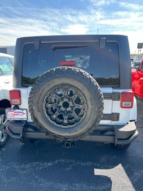 Used 2016 Jeep Wrangler Unlimited Sahara AWD/4WD image 5