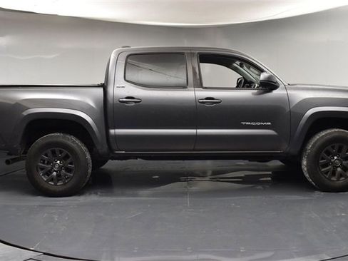 Used 2020 Toyota Tacoma SR5 image 8