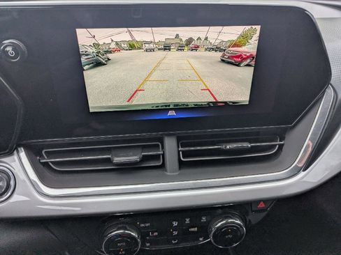 Used 2024 Chevrolet Trax LT w/ Driver Confidence Package FWD image 15