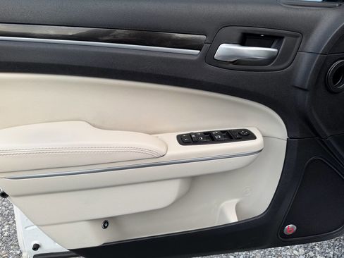 Used 2015 Chrysler 300 Limited w/ Driver Convenience Group image 13