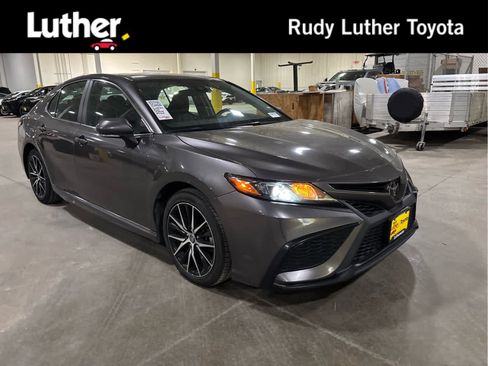 Used 2023 Toyota Camry SE FWD image 1