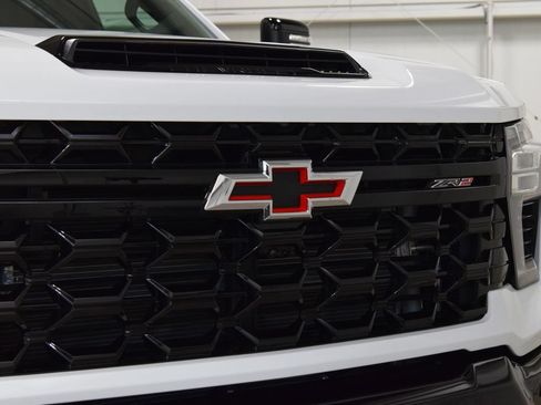 Used 2026 Chevrolet Silverado 2500 ZR2 AWD/4WD image 10