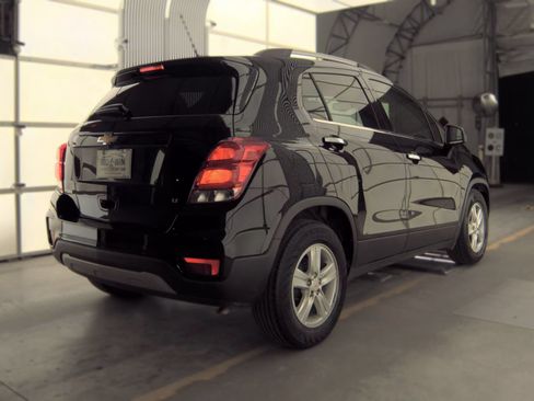 Used 2019 Chevrolet Trax LT w/ LT Convenience Package FWD image 4