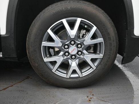 Used 2023 GMC Acadia SLT image 30