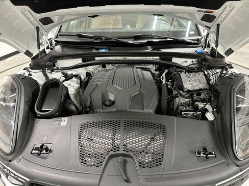 Used 2026 Porsche Macan AWD/4WD image 31