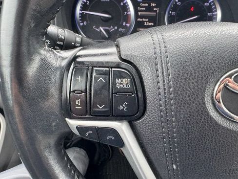 Used 2019 Toyota Highlander XLE AWD/4WD image 27