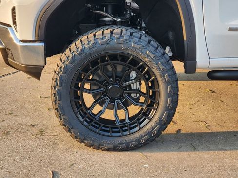 New 2026 GMC Sierra 1500 SLT image 8