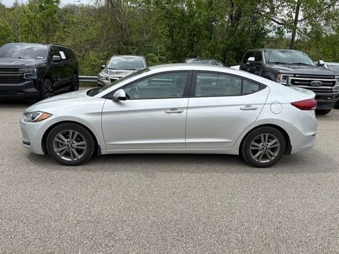 Used 2017 Hyundai Elantra SE w/ SE A/T Tech Package 03 FWD image 2