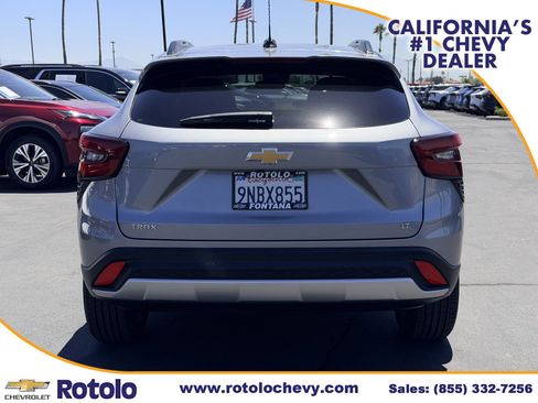 Used 2024 Chevrolet Trax LT w/ Driver Confidence Package FWD image 5