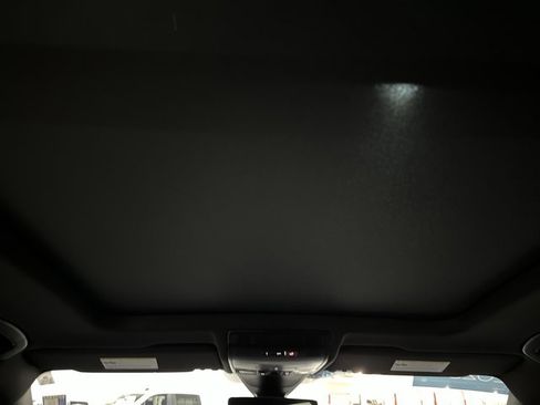 Certified 2023 Volkswagen Tiguan SEL R-Line image 27