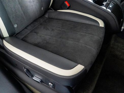 Used 2022 Bentley Bentayga Speed image 36