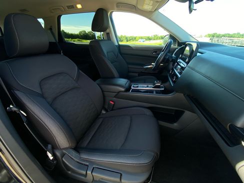 Used 2025 Nissan Pathfinder SV AWD/4WD image 21