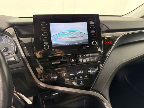 Used 2022 Toyota Camry SE FWD image 16