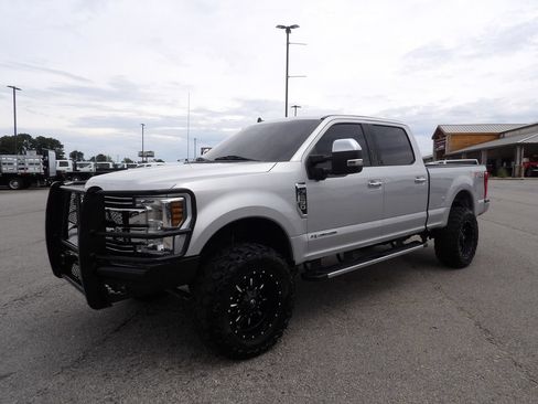 Used 2019 Ford F250 Lariat w/ Lariat Ultimate Package AWD/4WD image 3