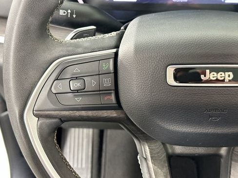 Used 2023 Jeep Grand Cherokee Limited w/ Black Appearance Package AWD/4WD image 23