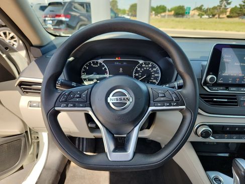 Used 2023 Nissan Altima 2.5 SV AWD/4WD image 16