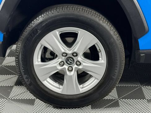 Used 2019 Toyota RAV4 XLE AWD/4WD image 14