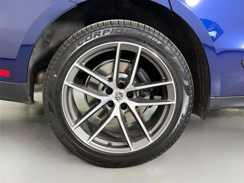 Certified 2026 Porsche Macan AWD/4WD image 13