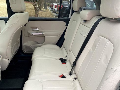 Used 2023 Mercedes-Benz GLB 250 4MATIC image 11