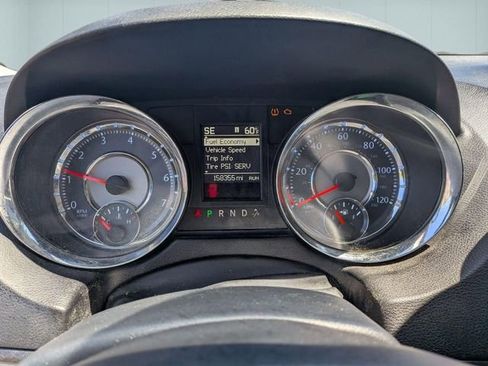 Used 2013 Chrysler Town & Country Touring-L w/ Driver Convenience Group FWD image 16