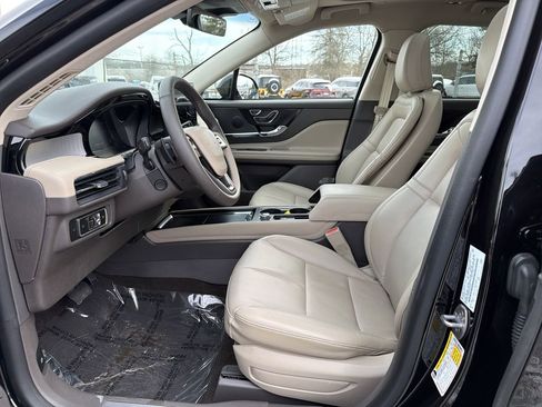 Certified 2023 Lincoln Corsair Standard w/ Equipment Group 101A image 11