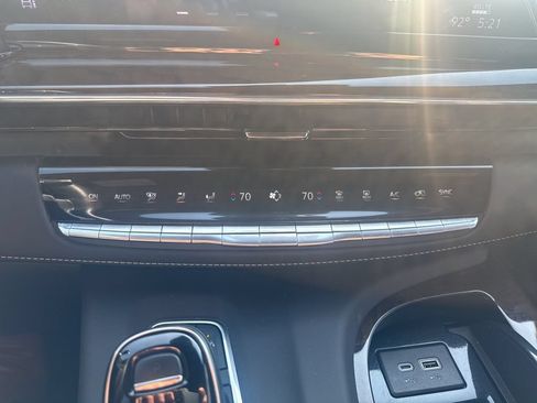 Certified 2024 Cadillac Escalade Sport Platinum w/ LPO, ONYX Package AWD/4WD image 11