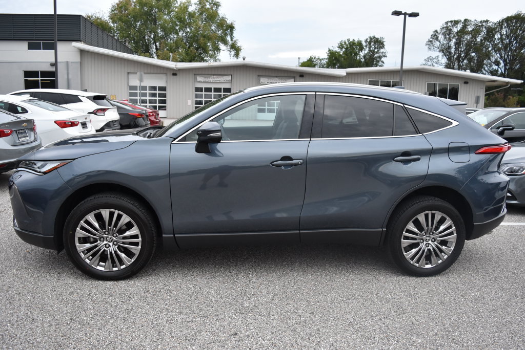 Used 2024 Toyota Venza XLE AWD/4WD image 4