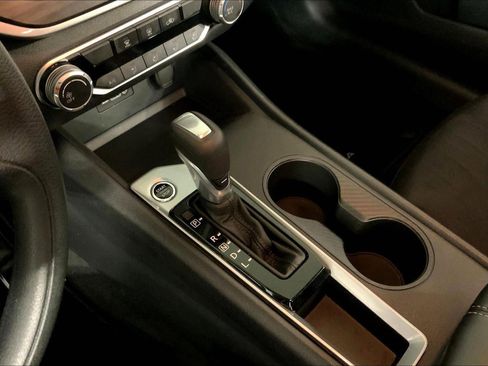 Used 2025 Nissan Altima 2.5 SV image 17