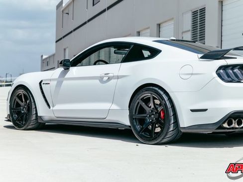 Used 2017 Ford Mustang Shelby GT350R w/ GT350R Equipment Group 920A RWD image 50