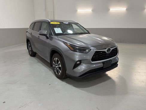 Used 2026 Toyota Highlander XLE AWD/4WD image 4