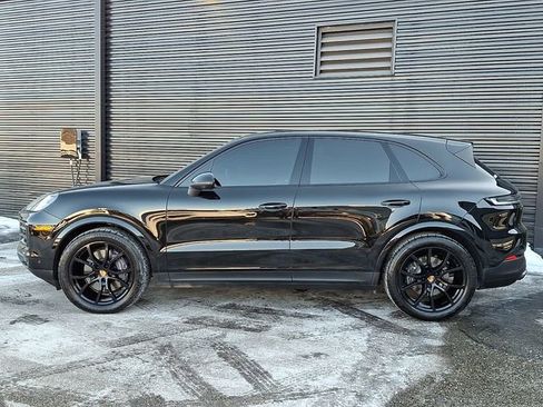 Certified 2025 Porsche Cayenne image 2